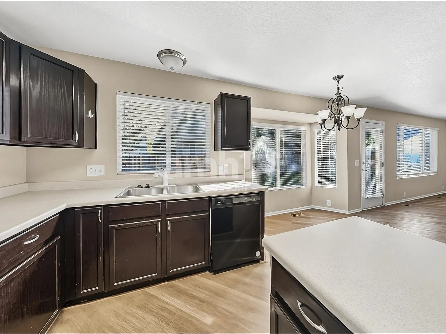 4 bed, 2.5 bath, 2094 sqft, $2,925 — Photo 4