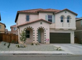 9034 Fremont Ct, Oak Hills, CA 92344