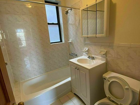 4th image of 773 44th St APT B4