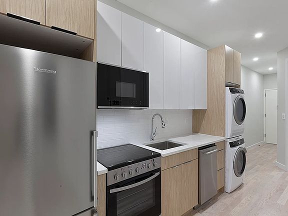 2nd image of 128 E 86th St APT 2D