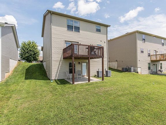 4th image of 620 Jennifer Dr