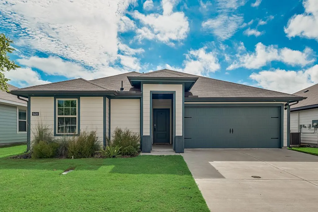3 bed, 1284 sqft, $2,300 — Photo 1
