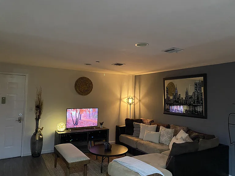 148 Greenwich St — Photo 8