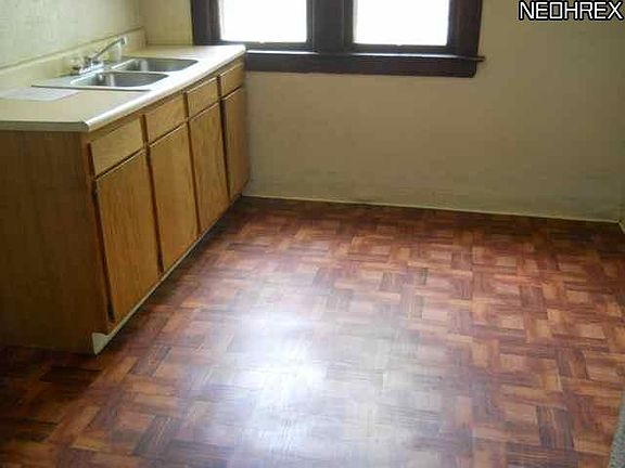 4th image of 13302 Caine Ave