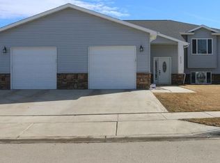 2302 12th Ave W, Williston, ND 58801
