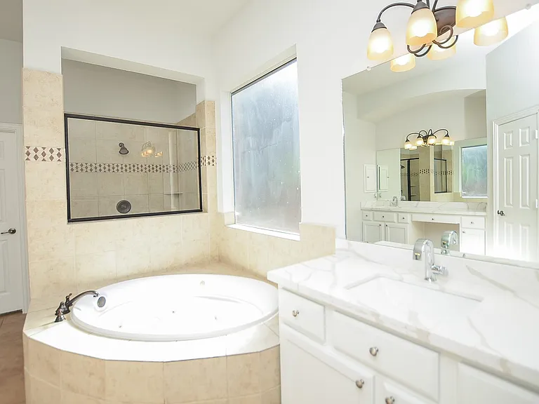4315 Village Forest Dr — Photo 23