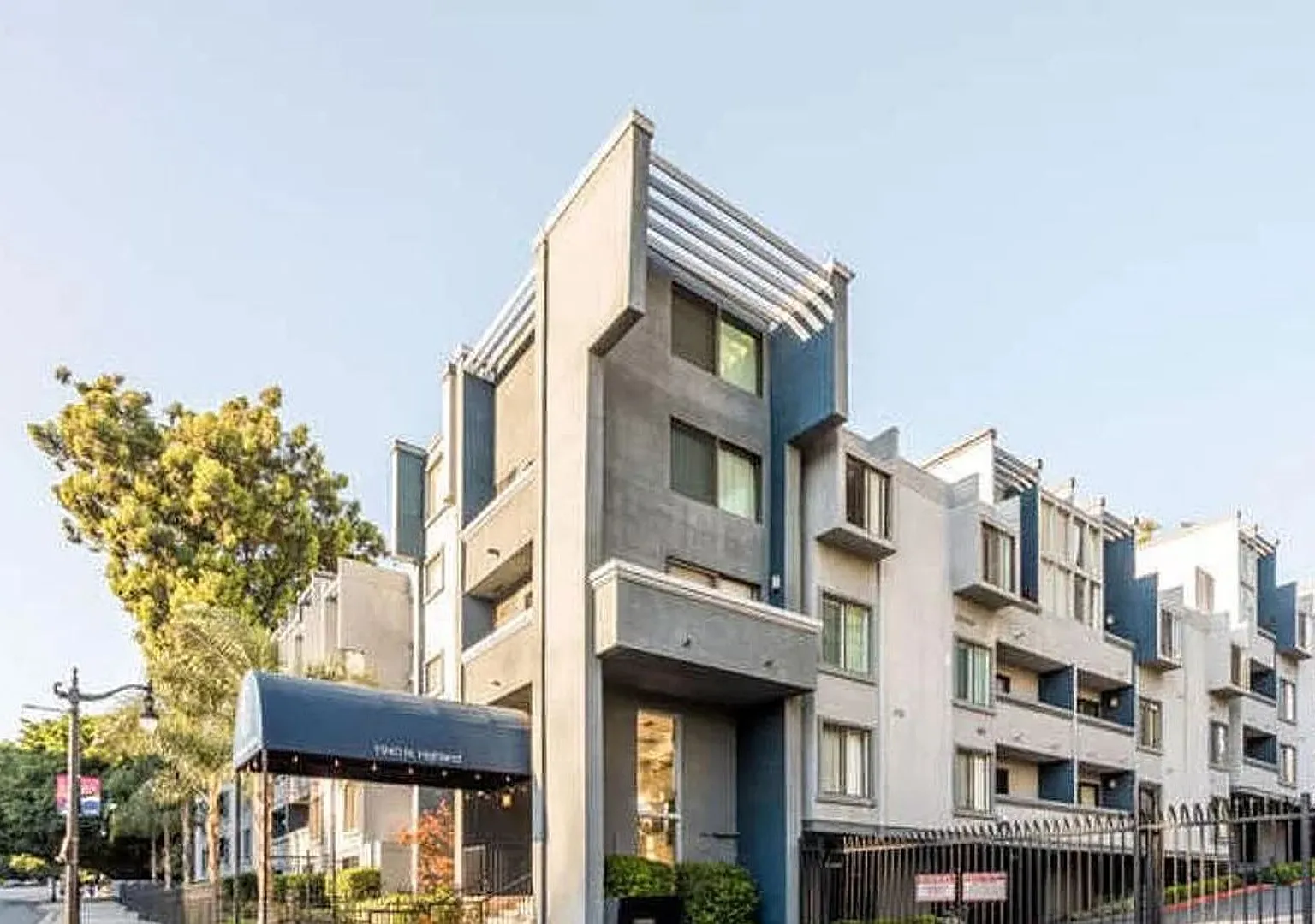 Hollywood Luxury 2 Bed Condo! — Photo 1