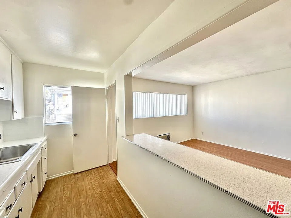 Studio, 1.0 bath, 575 sqft, $1,500 — Photo 3