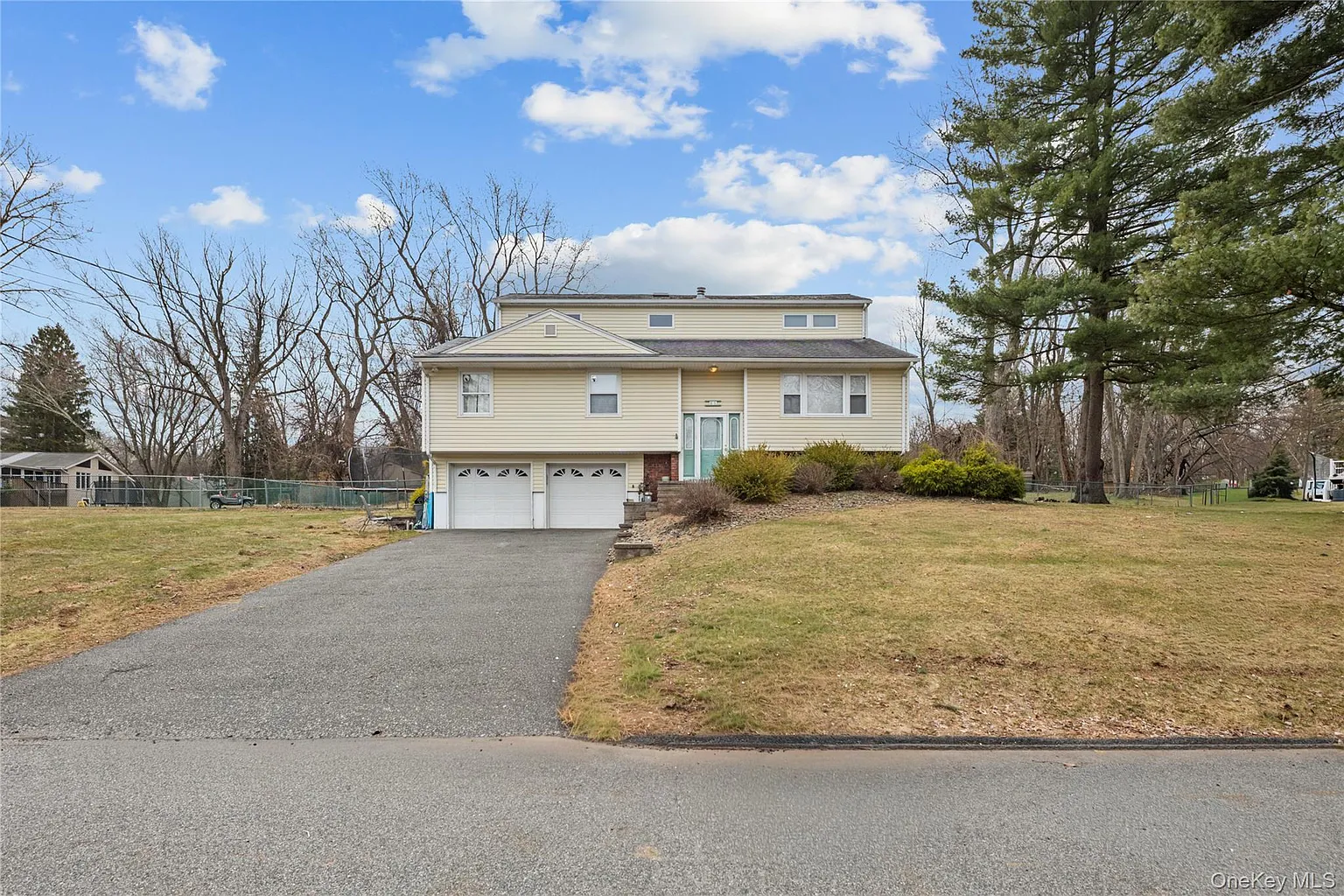 11 Castle Drive photo 1