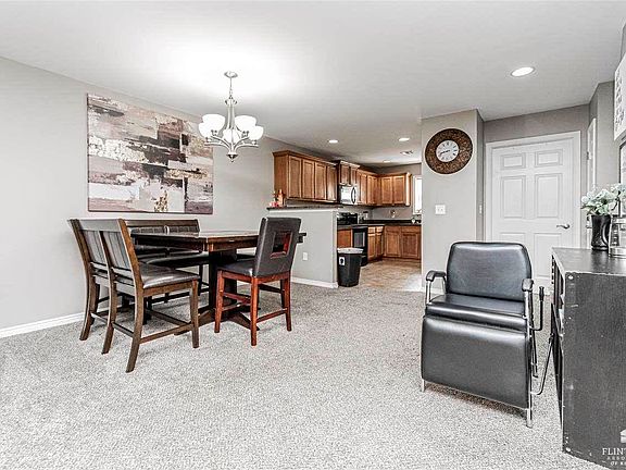 4th image of 38 Fuller Cir