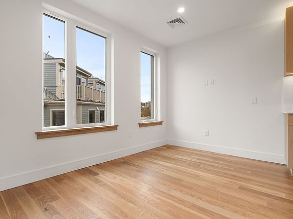 5th image of 58 Kent St #3044