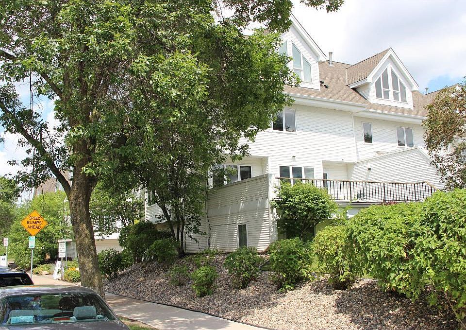 1st image of 902 Dartmouth Pl SE
