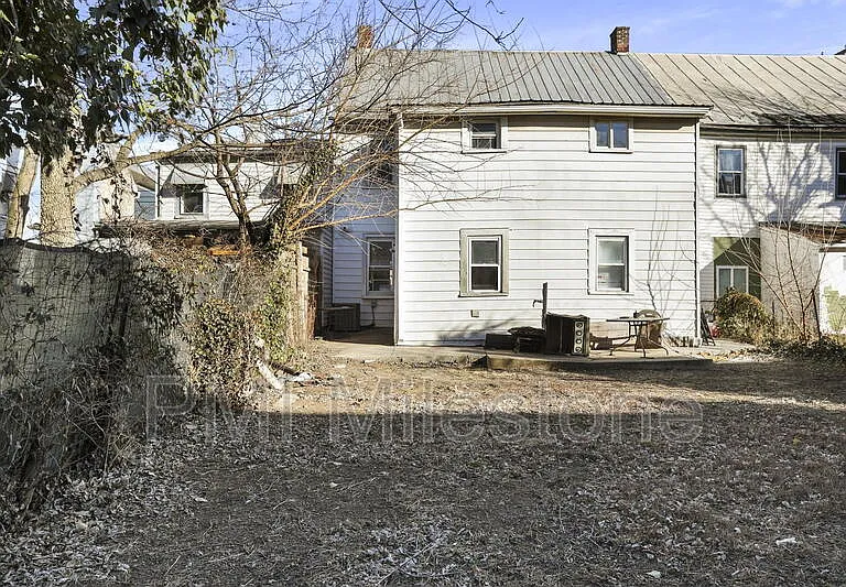 218 N College St — Photo 26