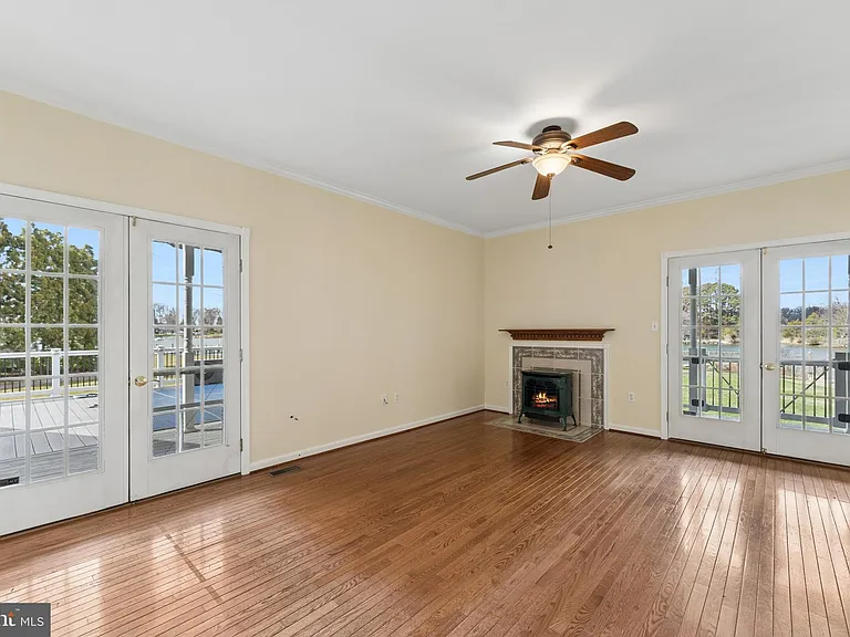 402 Linden Ave — Photo 6