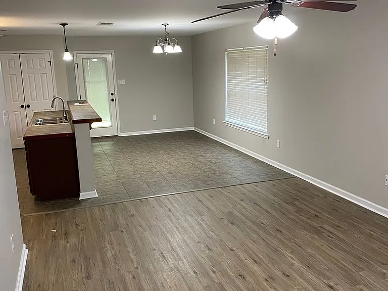 14621 Madison Ln — Photo 2