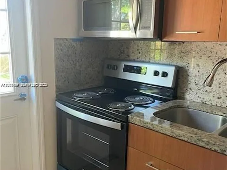 4036 SW 9th Ter #4038 — Photo 3