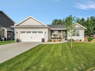 414 Red Bud Dr, Mahomet, IL 61853