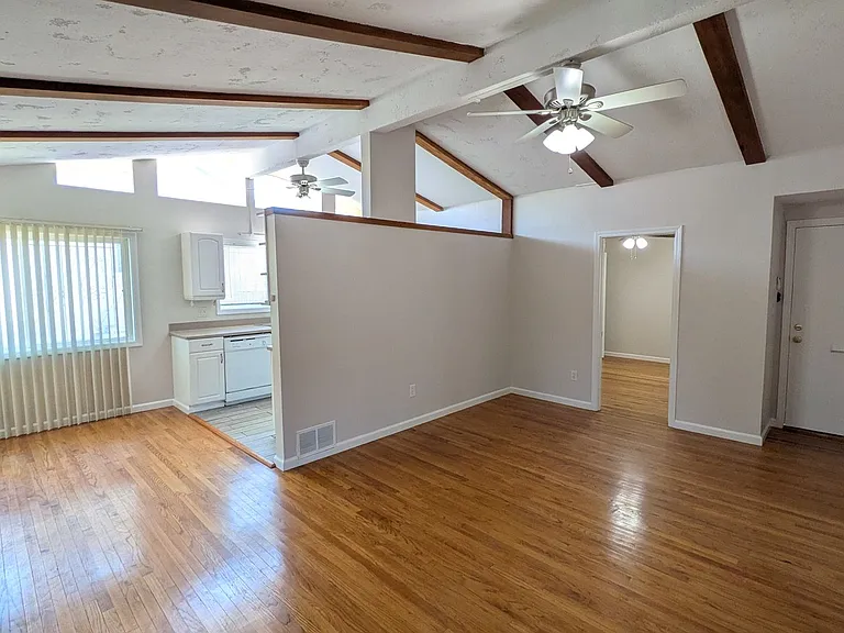 5778 Roswell St — Photo 6
