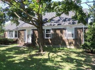 16 Kunigunda Pl, Islip Terrace, NY 11752