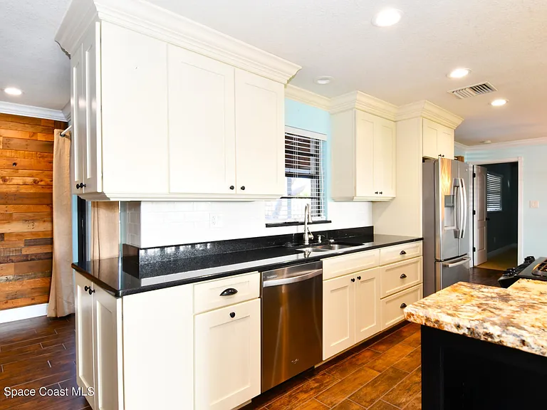 405 Sparrow Dr — Photo 12
