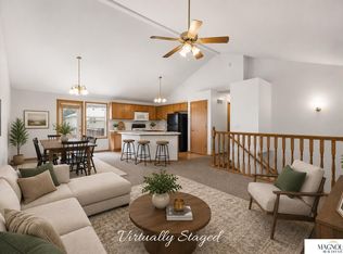 6933 N Steamboat Dr, Lincoln, NE 68521