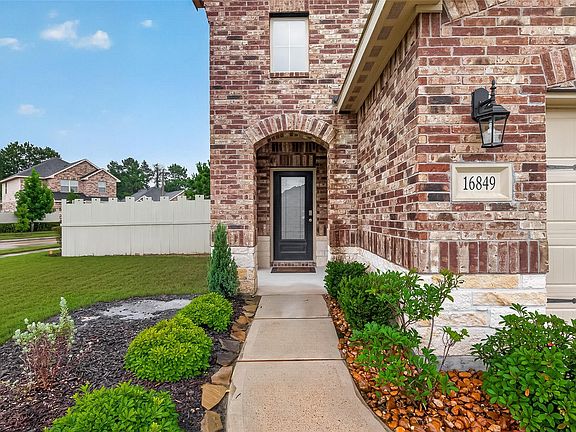 5th image of 16849 Pink Wintergreen Drive