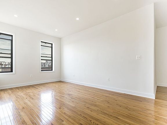 4th image of 3058 34th St APT 5B