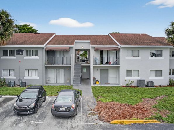 1139 Lake Terry Dr APT M