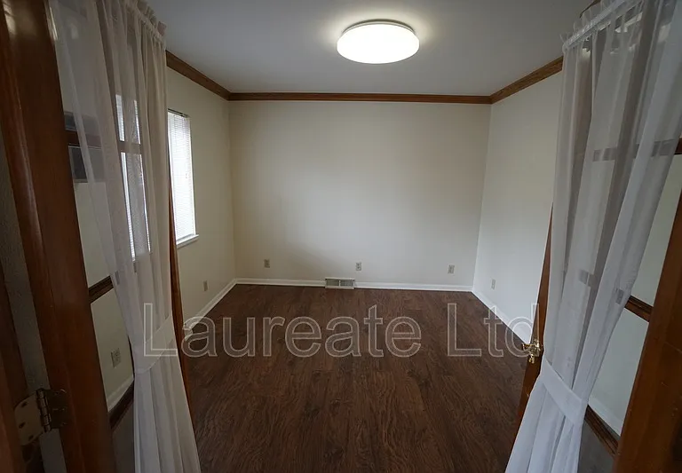 1240 Jefferson Ave — Photo 3