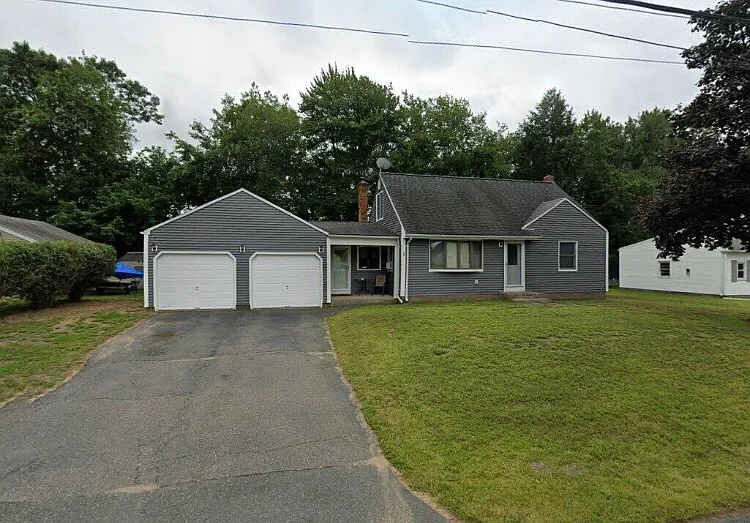 10 Moon St