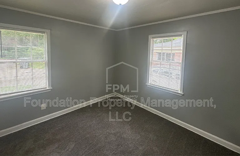 3326 Rosamond Ave — Photo 15