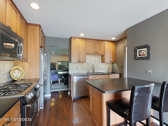 4th image of 1011 Sussex Ln