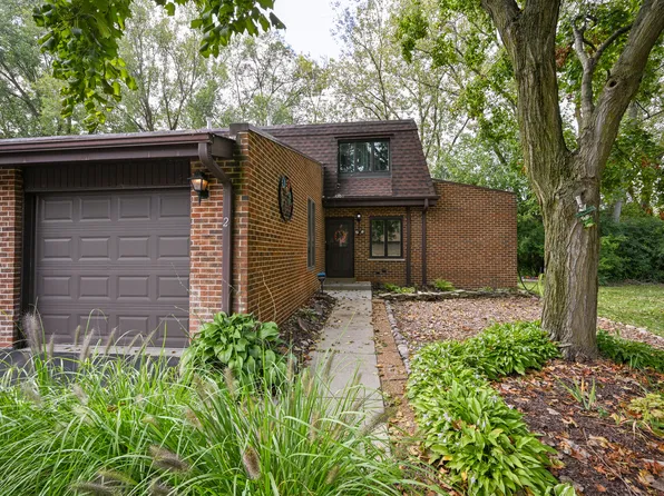 2 Parliament Dr W, Palos Heights, IL 60463