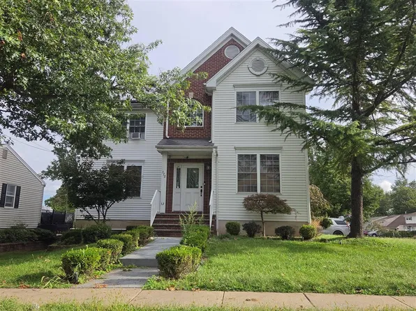 572 Hyatt St, Avenel, NJ 07001