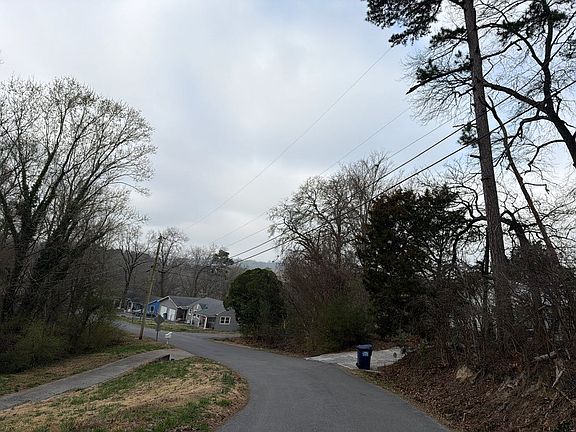 5th image of 402 Fleetwood Dr