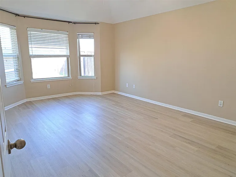 21910 Cascade Hollow Ln — Photo 18