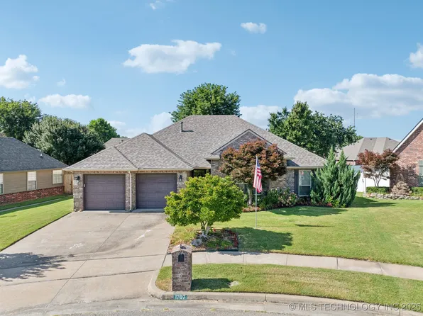 1707 W Charleston Ct S, Broken Arrow, OK 74011