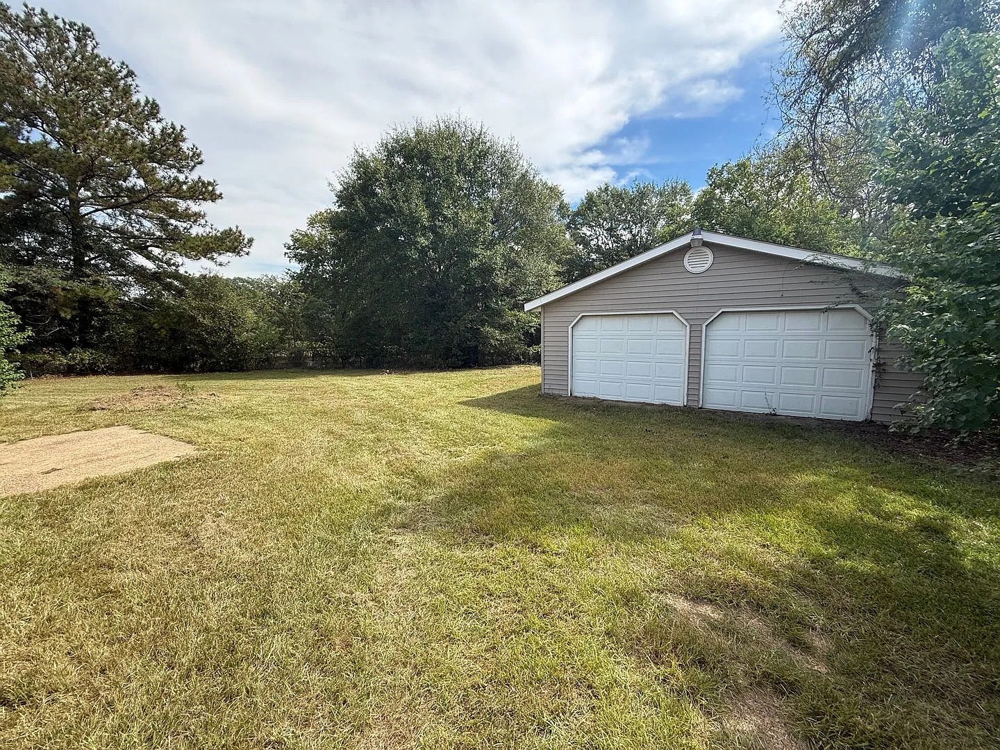 3 bed, 2.0 bath, 1162 sqft, $1,050 — Photo 2