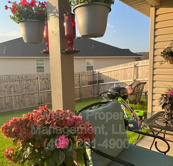 11201 SW 33rd Ter — Photo 2