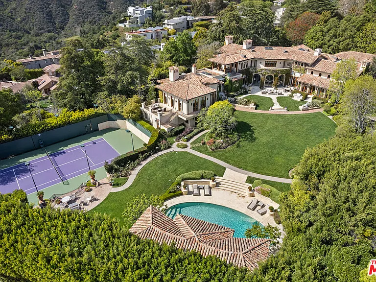 1550 Amalfi Dr — Photo 38