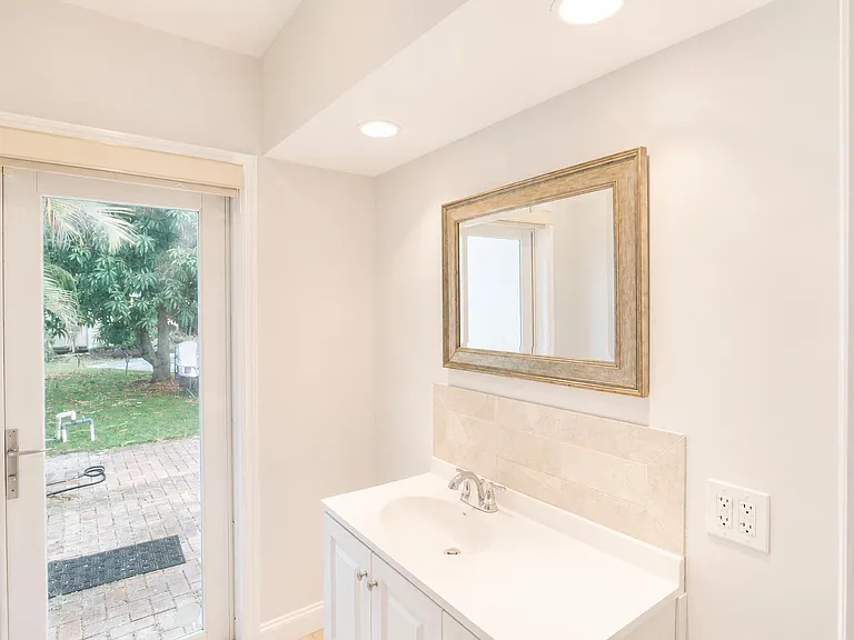 1512 SW 24th St — Photo 23
