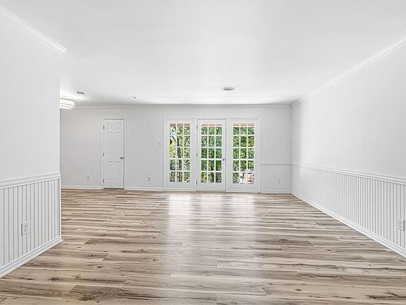 5th image of 6 Fountain View Cir APT H