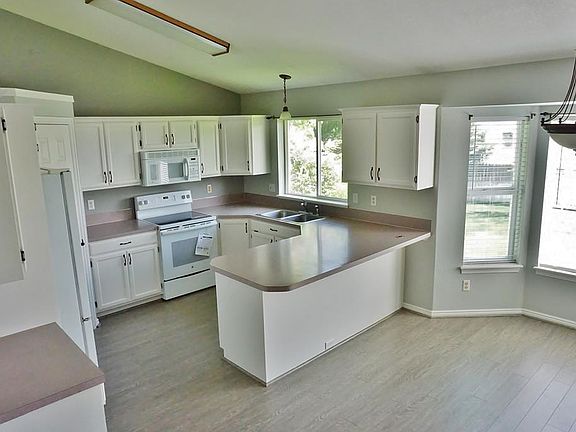 2nd image of 3579 Spring Creek Dr