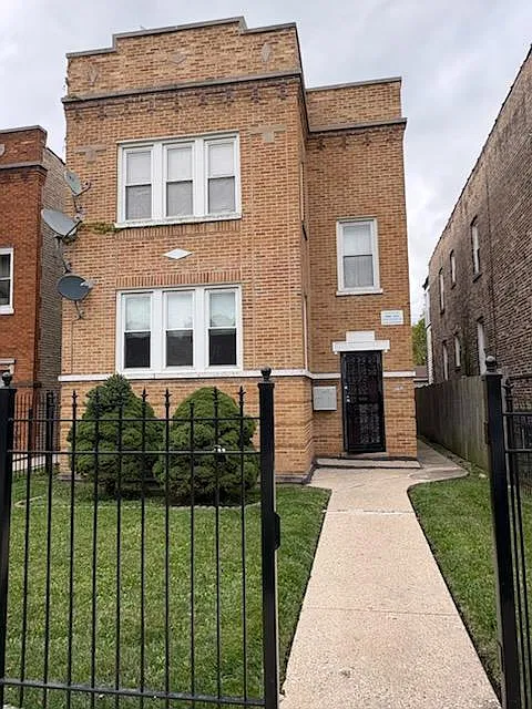 1705 N Mayfield Ave #1