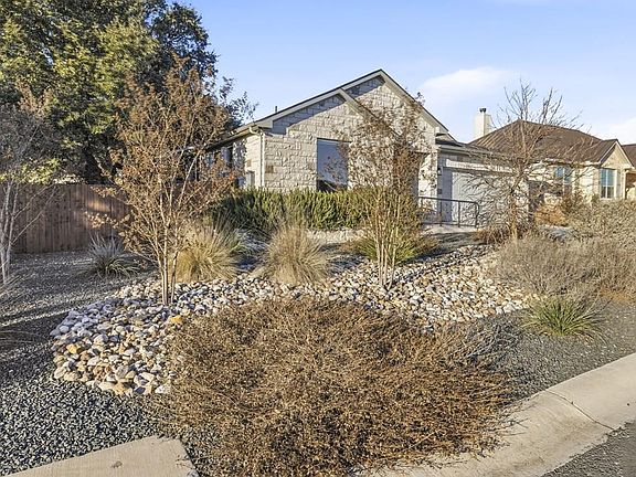 4th image of 718 Emory Dr