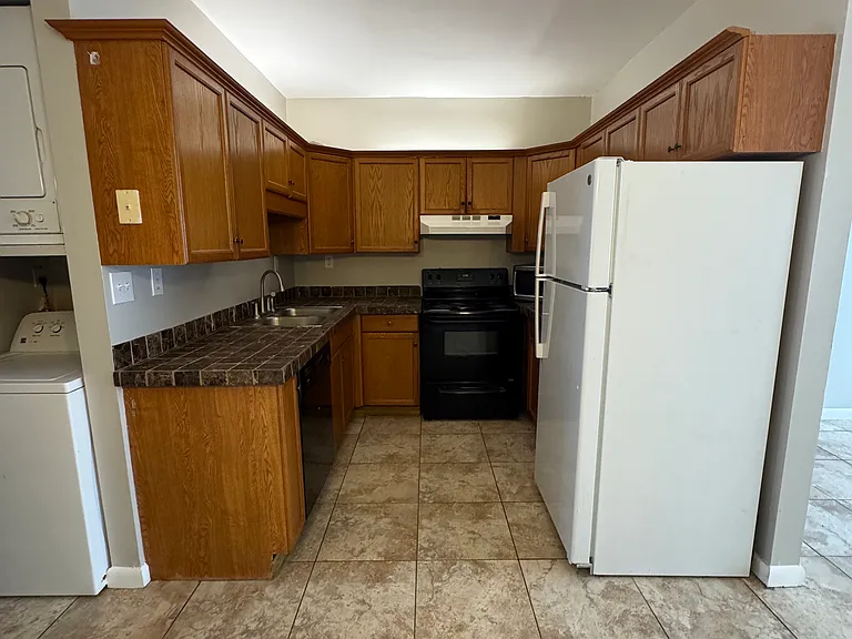 20 N Eustis St #4D — Photo 6