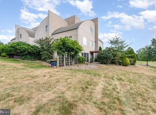 414 Blue Ridge Cir, Harrisburg, PA 17110