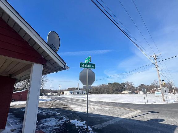 4th image of 28740 Seaford Rd