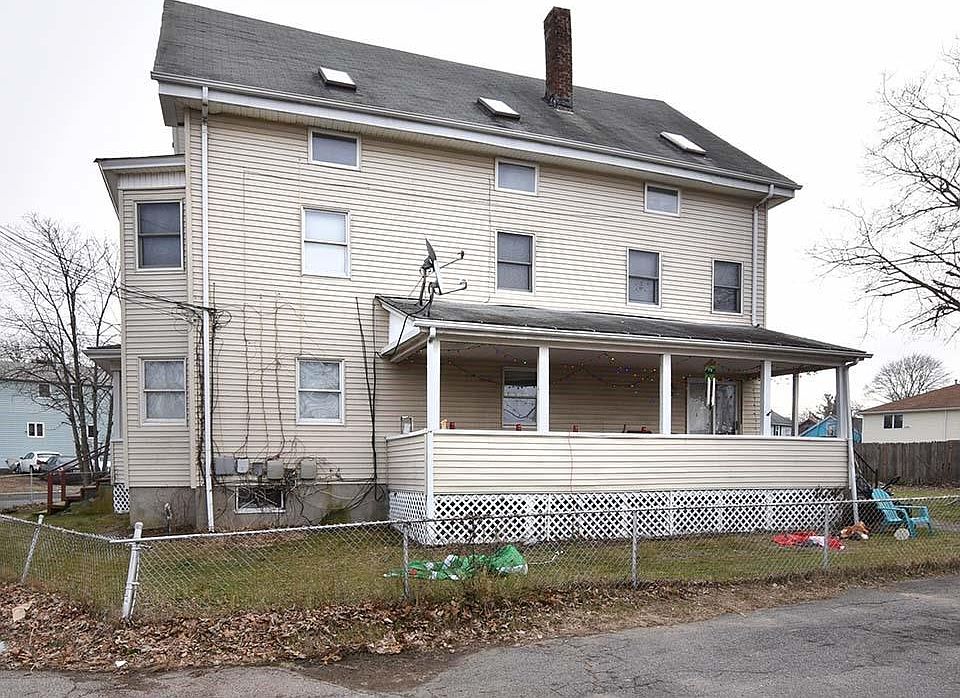 2nd image of 6 Eight Crescent Ave E