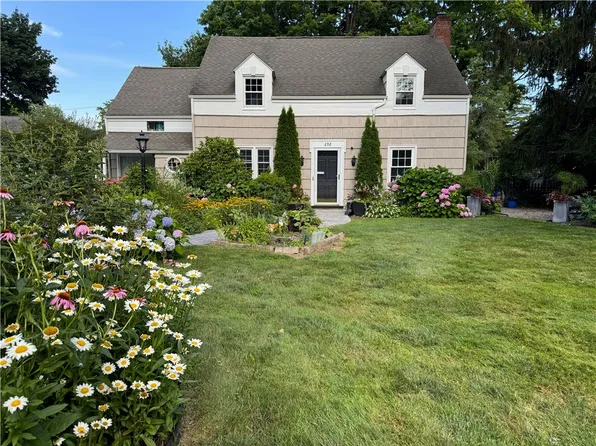 292 Chelmsford Rd, Rochester, NY 14618